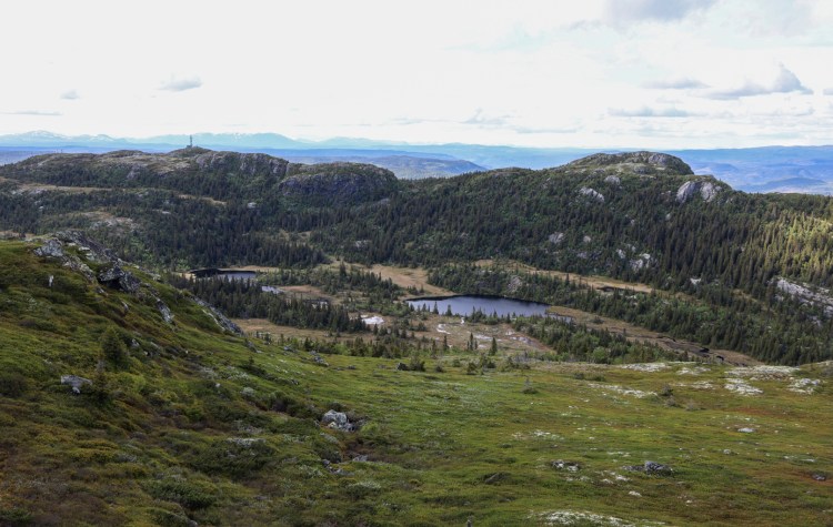 Syningen (left) and Sjåfunatten seen from Høgelinatten