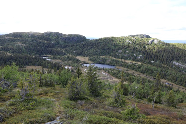 Aiming between the lakes and then up to the pass
